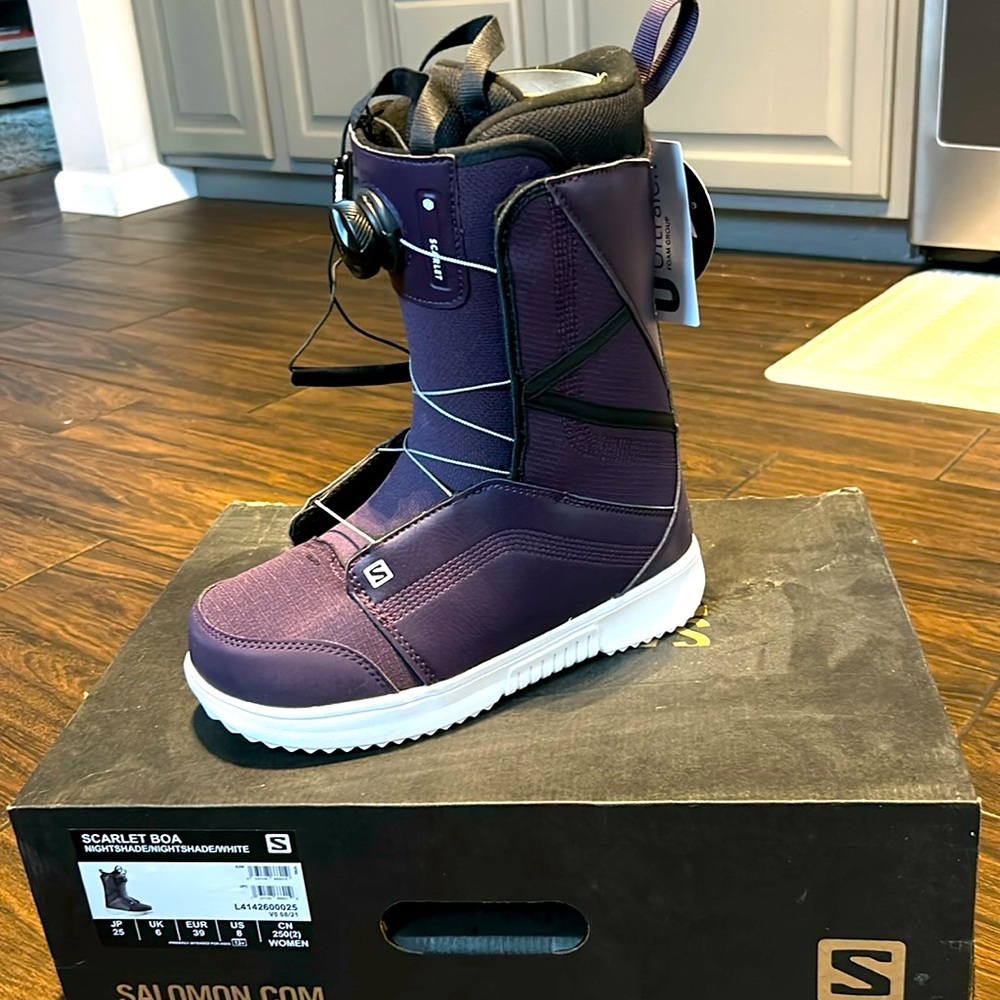 Snowboarding boots